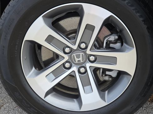 Used 2025 Honda Pilot EX-L image 11