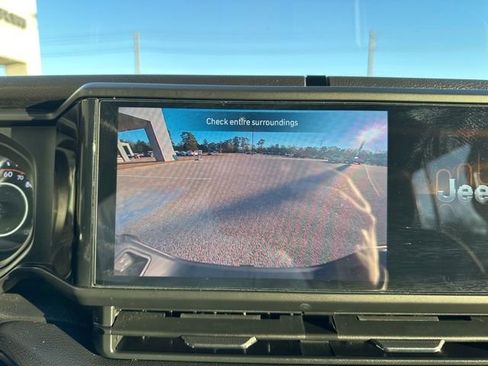 Used 2024 Jeep Gladiator Sport image 15