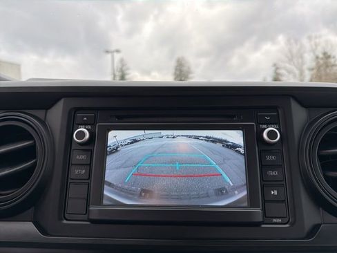 Used 2018 Toyota Tacoma SR image 18