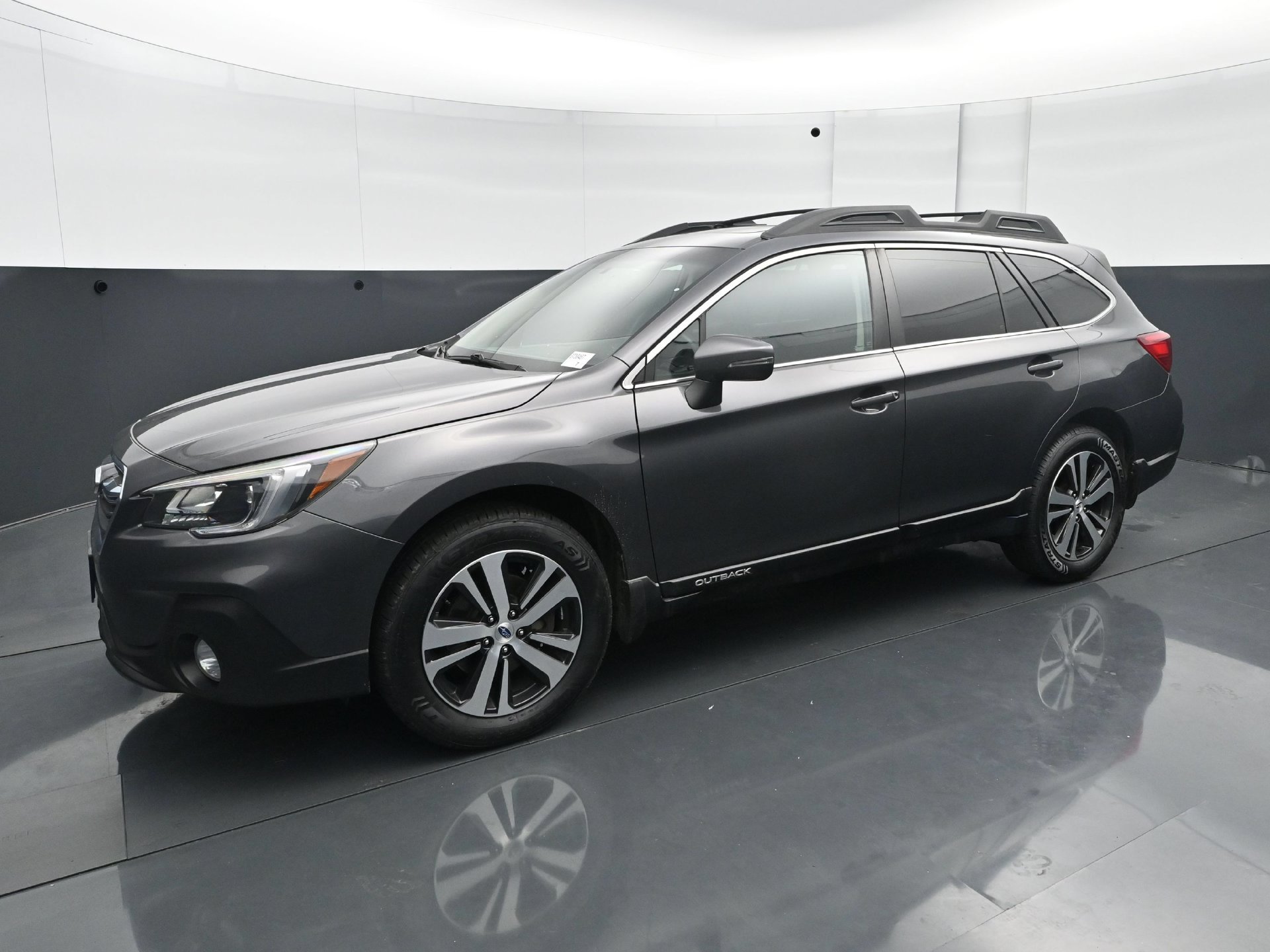 Used 2018 Subaru Outback 2.5i Limited w/ Popular Package #2 AWD/4WD image 2