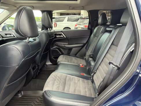 Used 2024 Mitsubishi Outlander SE Black Edition FWD image 28