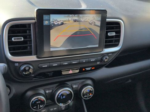 Used 2025 Hyundai Venue SEL image 19