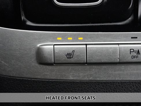 Used 2022 Kia Carnival LX image 6