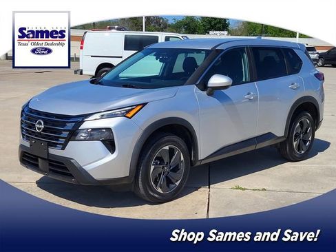 Used 2025 Nissan Rogue SV image 1