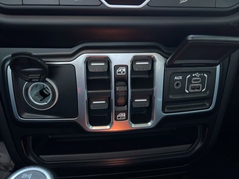 Used 2021 Jeep Wrangler Unlimited Sport image 27