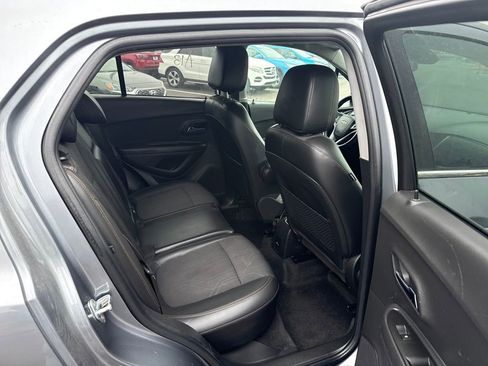Used 2019 Chevrolet Trax LT w/ LT Convenience Package image 17