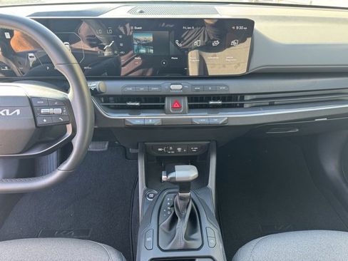 Certified 2025 Kia K4 EX image 16