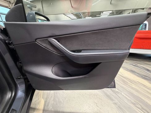 Used 2020 Tesla Model Y Long Range image 38