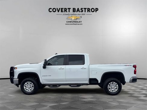 Used 2022 Chevrolet Silverado 2500 LT w/ Convenience Package image 3