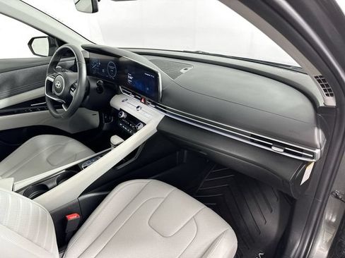 Used 2024 Hyundai Elantra Limited FWD image 31