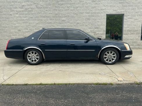 Used 2009 Cadillac DTS FWD image 11