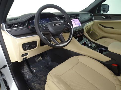 New 2025 Jeep Grand Cherokee L Limited image 28