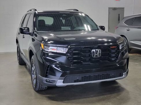 Certified 2024 Honda Pilot TrailSport image 4