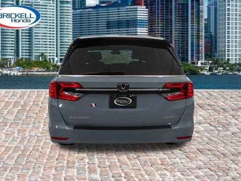 Certified 2024 Honda Odyssey Touring image 4