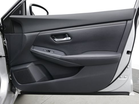Used 2021 Nissan Sentra SV FWD image 33
