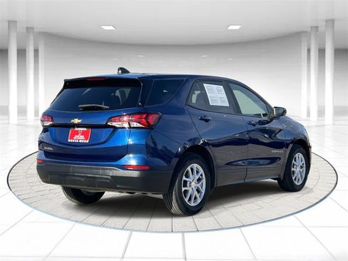 Used 2022 Chevrolet Equinox LS w/ LS Convenience Package image 4