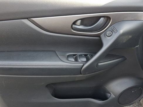 Used 2021 Nissan Rogue Sport S image 12