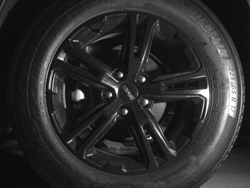 Used 2024 GMC Terrain SLE image 19