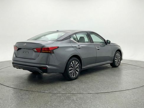 Used 2025 Nissan Altima 2.5 SV FWD image 9