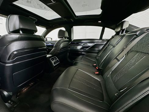 Used 2020 BMW 750i xDrive w/ Executive Package image 24