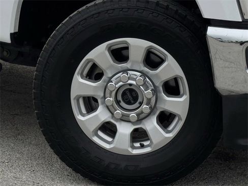Certified 2024 Ford F250 XLT w/ FX4 Off-Road Package image 30