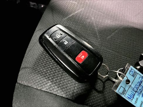 Used 2021 Toyota RAV4 XLE AWD/4WD image 15