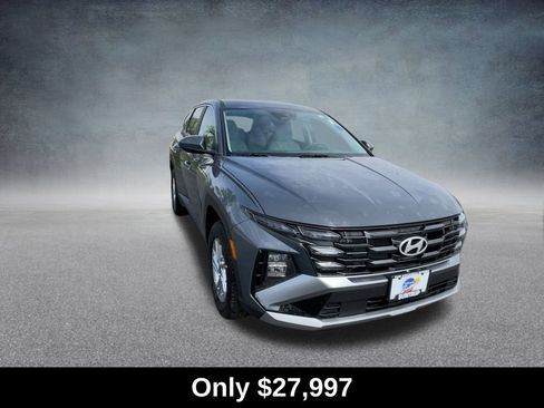 Used 2025 Hyundai Tucson SE AWD/4WD image 4