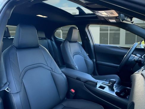 Used 2025 Lexus UX 300h FWD w/ Accessory Package (Z2) image 31