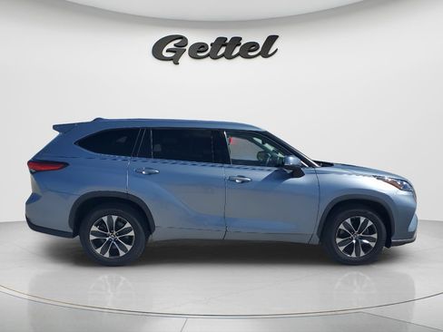 Certified 2020 Toyota Highlander XLE FWD image 4