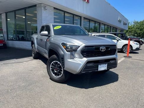 Used 2024 Toyota Tacoma TRD Off-Road w/ TRD Off Road Upgrade Package AWD/4WD image 3