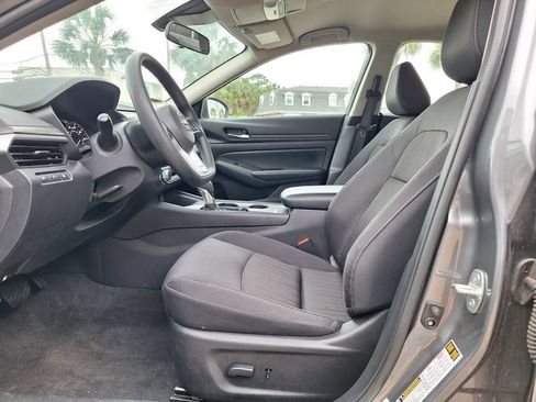Used 2025 Nissan Altima 2.5 SV FWD image 13