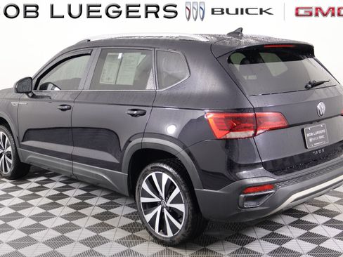 Used 2022 Volkswagen Taos SE FWD image 4