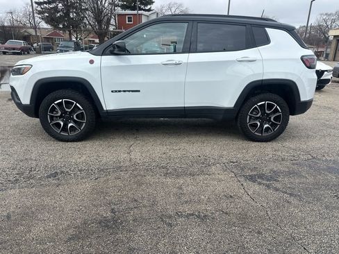 Used 2025 Jeep Compass Trailhawk w/ Trailhawk Elite Group image 2