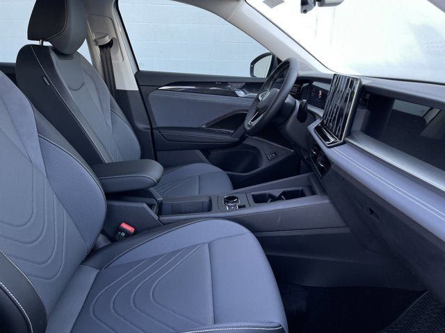 New 2025 Volkswagen Tiguan SE FWD image 23
