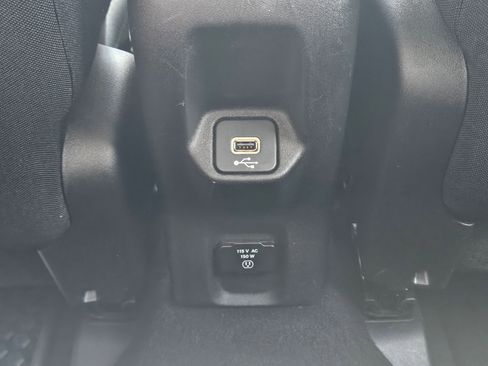 Used 2022 Jeep Renegade Latitude w/ Convenience Group AWD/4WD image 28