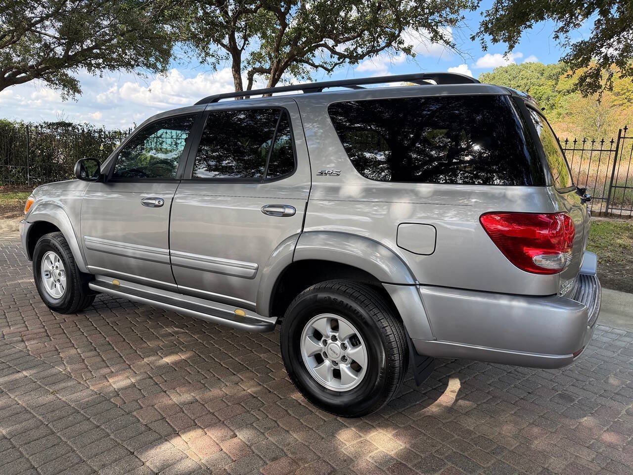 Used 2005 Toyota Sequoia SR5 w/ Towing Pkg RWD image 8