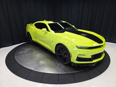 Used 2020 Chevrolet Camaro SS image 4
