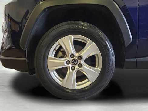 Used 2021 Toyota RAV4 XLE AWD/4WD image 11