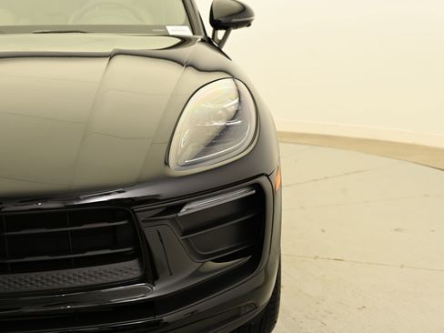 Used 2025 Porsche Macan image 12