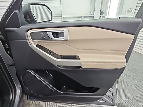 Used 2022 Ford Explorer XLT w/ Equipment Group 202A image 41