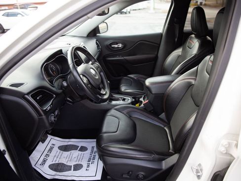 Used 2019 Jeep Cherokee Trailhawk image 21