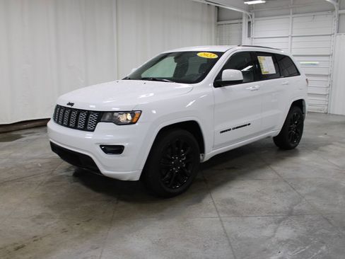 Used 2022 Jeep Grand Cherokee Laredo X image 7