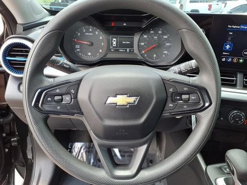 Used 2025 Chevrolet Trax LS w/ LS Convenience Package FWD image 26