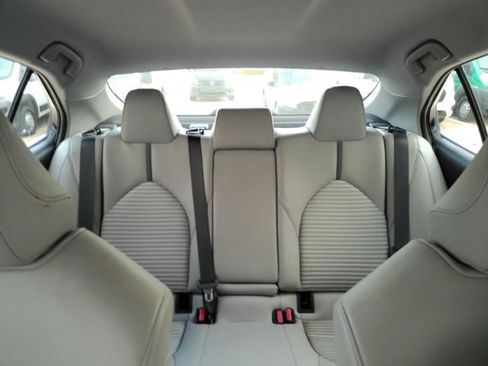 Used 2022 Toyota Camry SE image 32