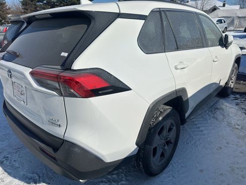 Used 2022 Toyota RAV4 XLE image 3
