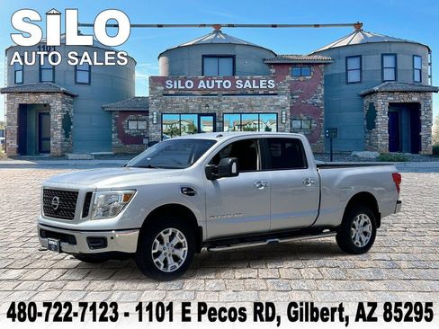 Used 2019 Nissan Titan SV w/ SV Convenience Package AWD/4WD image 1