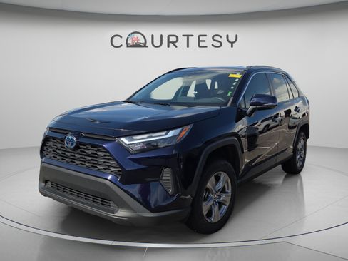 Certified 2022 Toyota RAV4 XLE AWD/4WD image 1