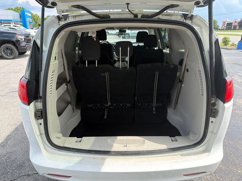Used 2023 Chrysler Voyager LX FWD image 8
