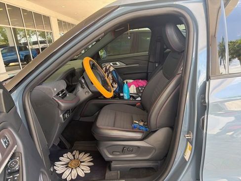Used 2025 Ford Explorer ST-Line w/ Premium Package AWD/4WD image 3