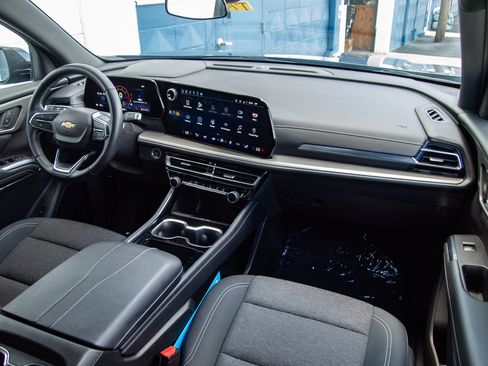 Used 2025 Chevrolet Traverse LT FWD image 26